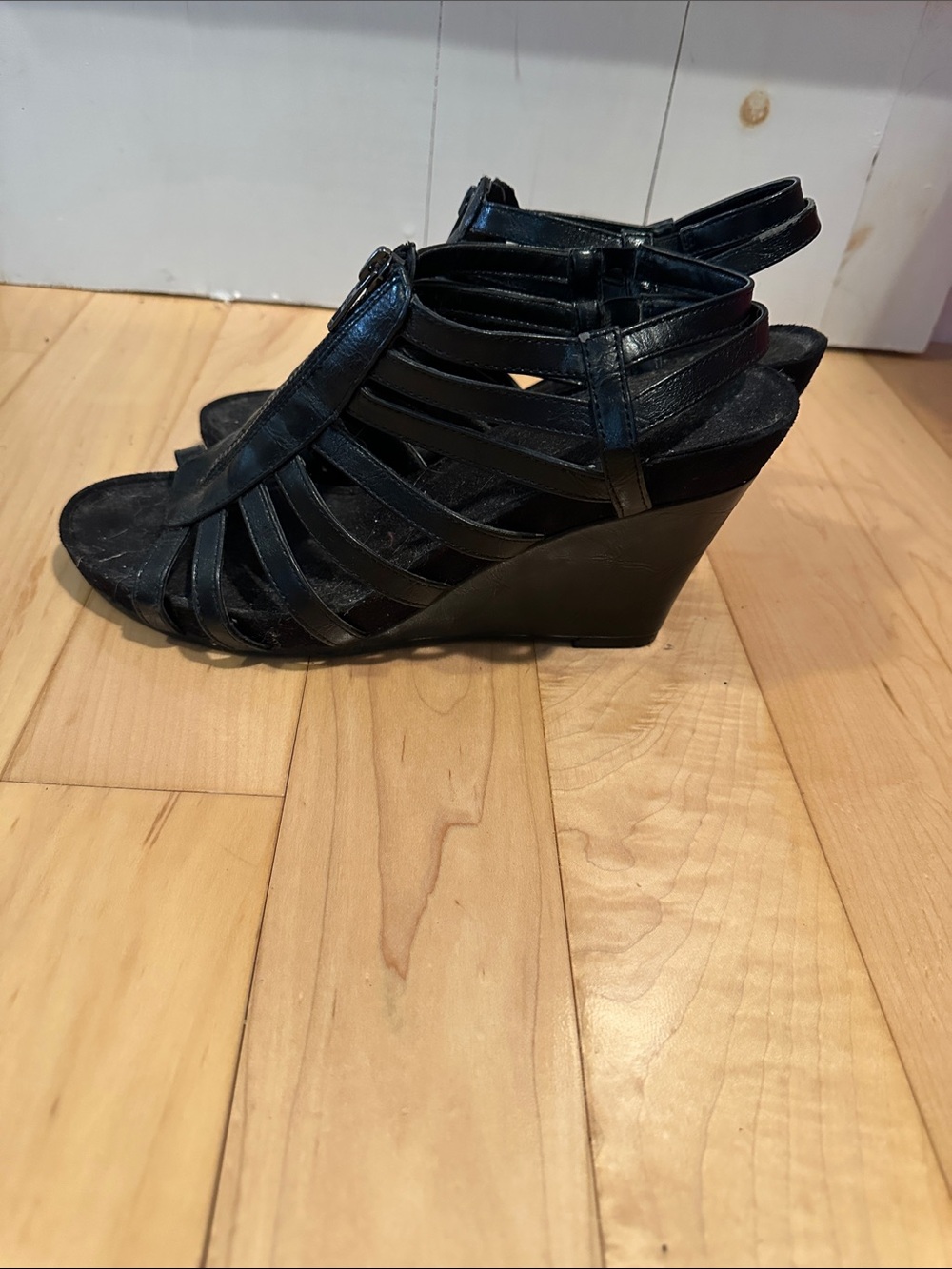 AEROSOLES Black Strappy Wedge Sandals